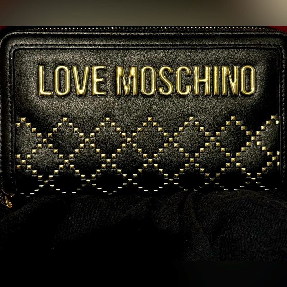 BN) LOVE MOSCHINO WALLET